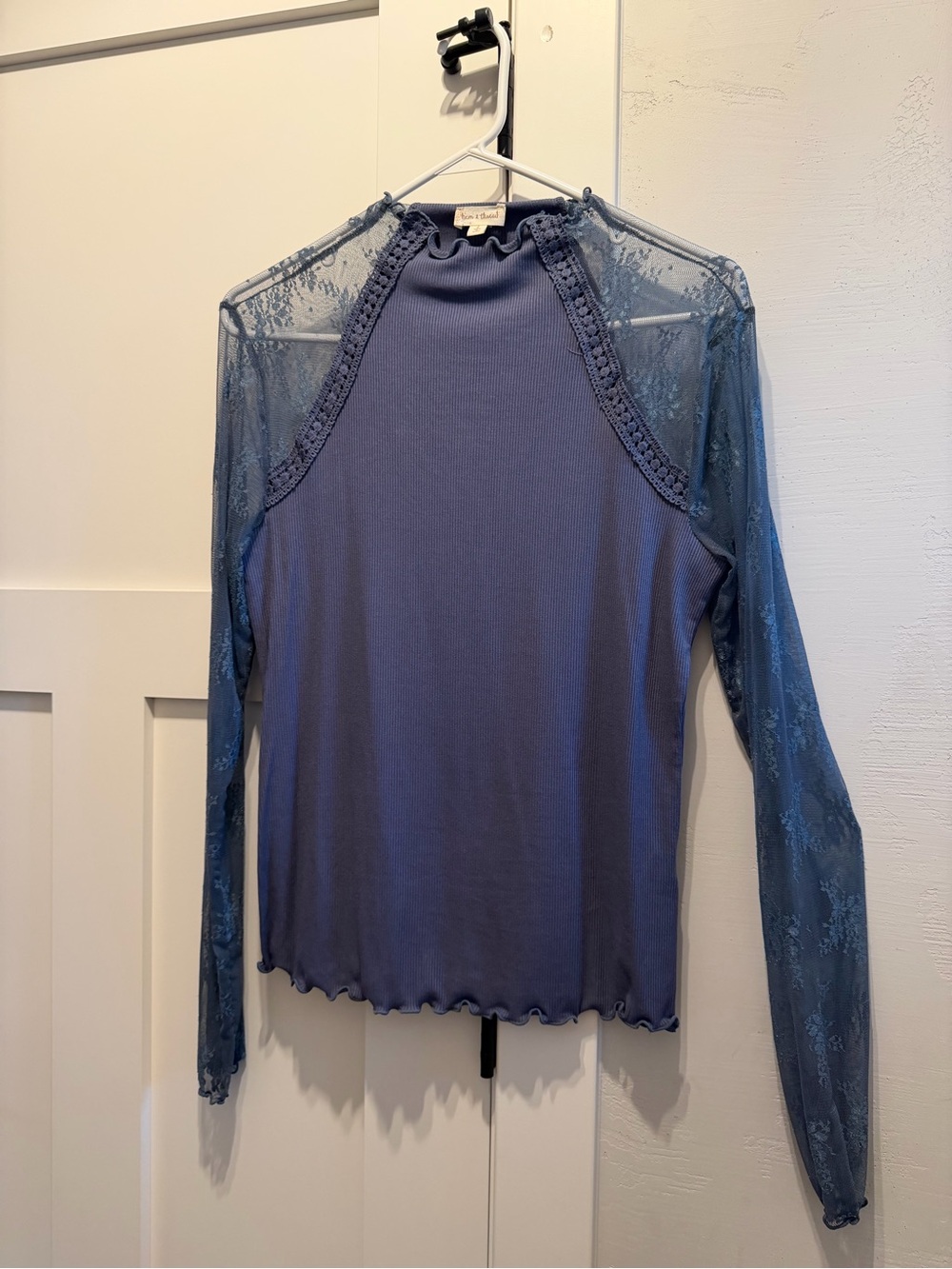 Women’s Long-Sleeve Lace-Detail Top in Dusty Blue